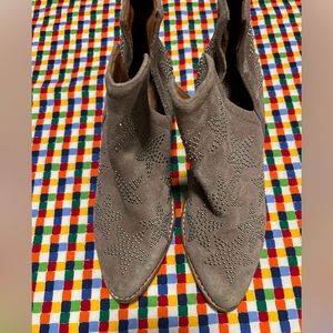 Jeffrey Campbell Asterial Taupe Suede Ankle Star Studded Booties Size 6